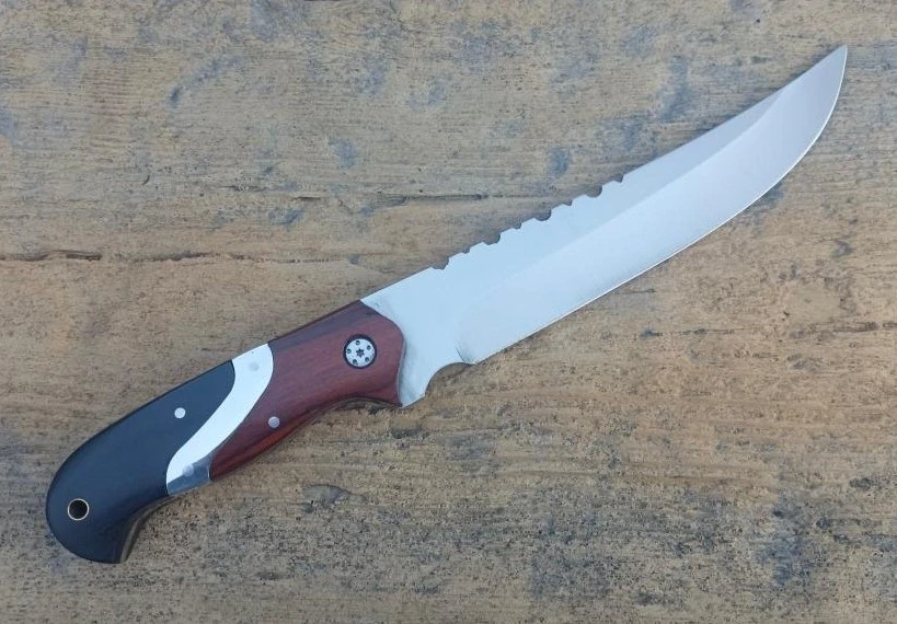 Lovecký nůž s pouzdrem - model 001