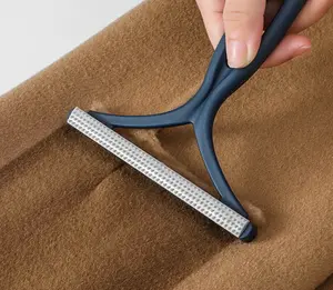 Přístroj na odstraňování kočičích a psích chlupů