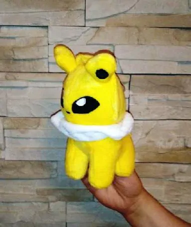 Plyšová hračka pokémon Jolteon klasik - žlutý