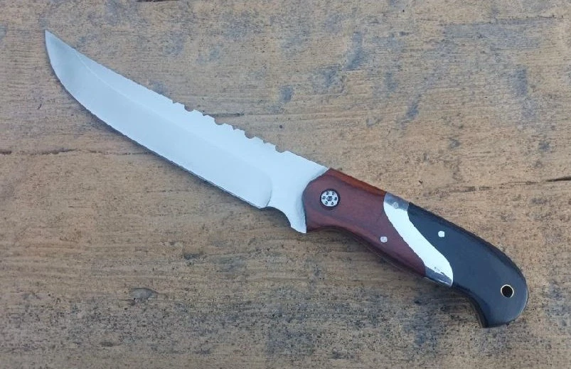 Lovecký nůž s pouzdrem - model 001