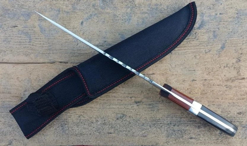 Lovecký nůž s pouzdrem - model 001