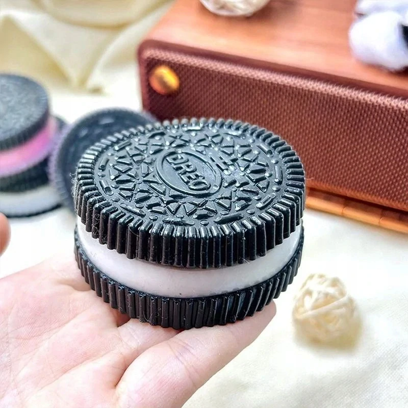 Relaxační a antistresová hračka Squish - sušenka Oreo černá velká