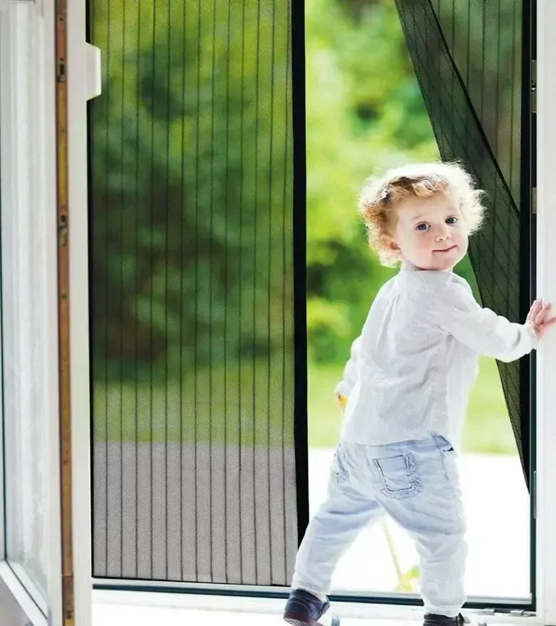 Síť do dveří proti hmyzu s magnety Magic Mesh - černá