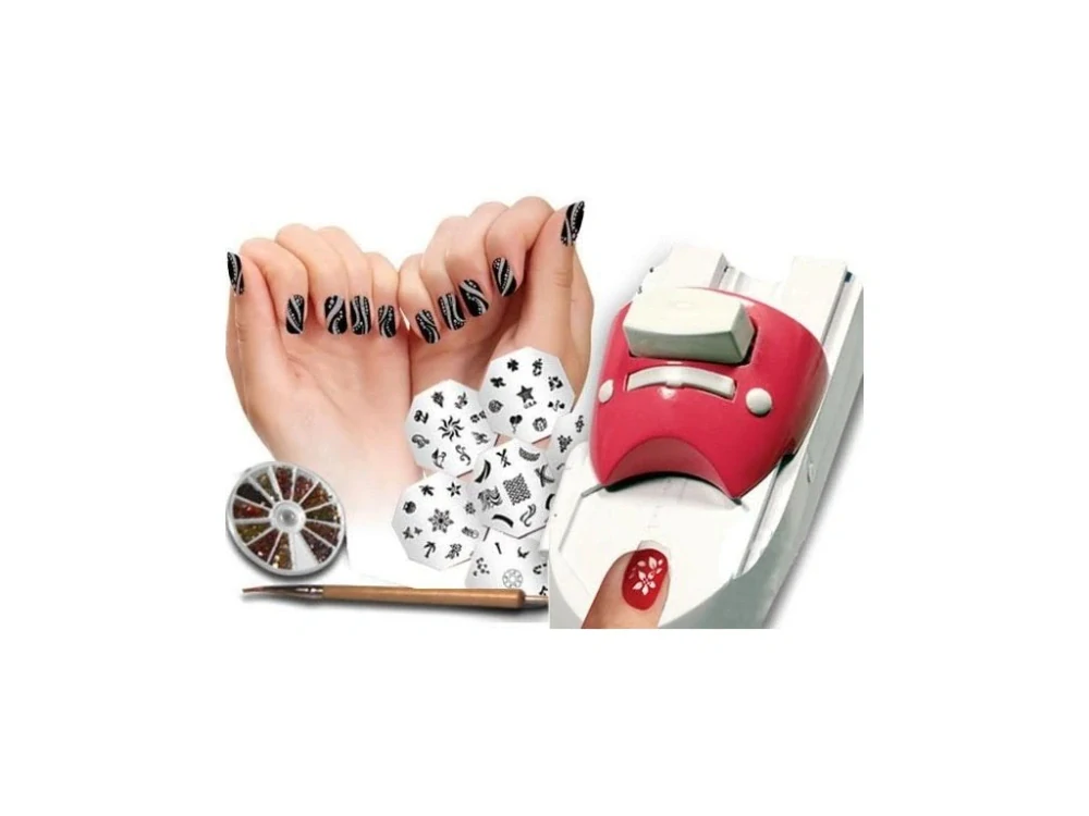 Domácí nehtové studio Hollywood Nails